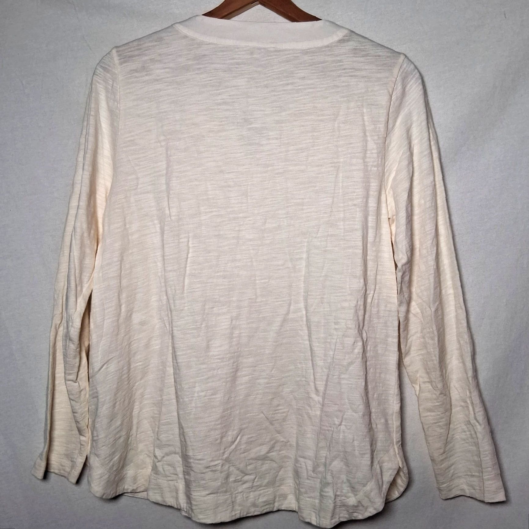 Soft Surroundings Soft Surroundings Shirt Women S Ivory Button-Up Tunic Long Sleeve V-Neck Knit Cotton Boho Artsy Classic Casual Christmas? Size S / US 4 / IT 40 - 2 Thumbnail