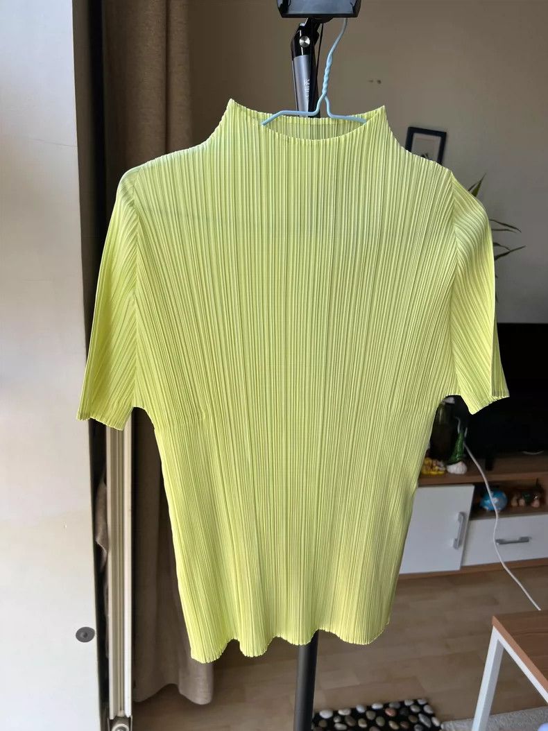 issey miyake size:3 Light yellowish-green short-sleeved sh