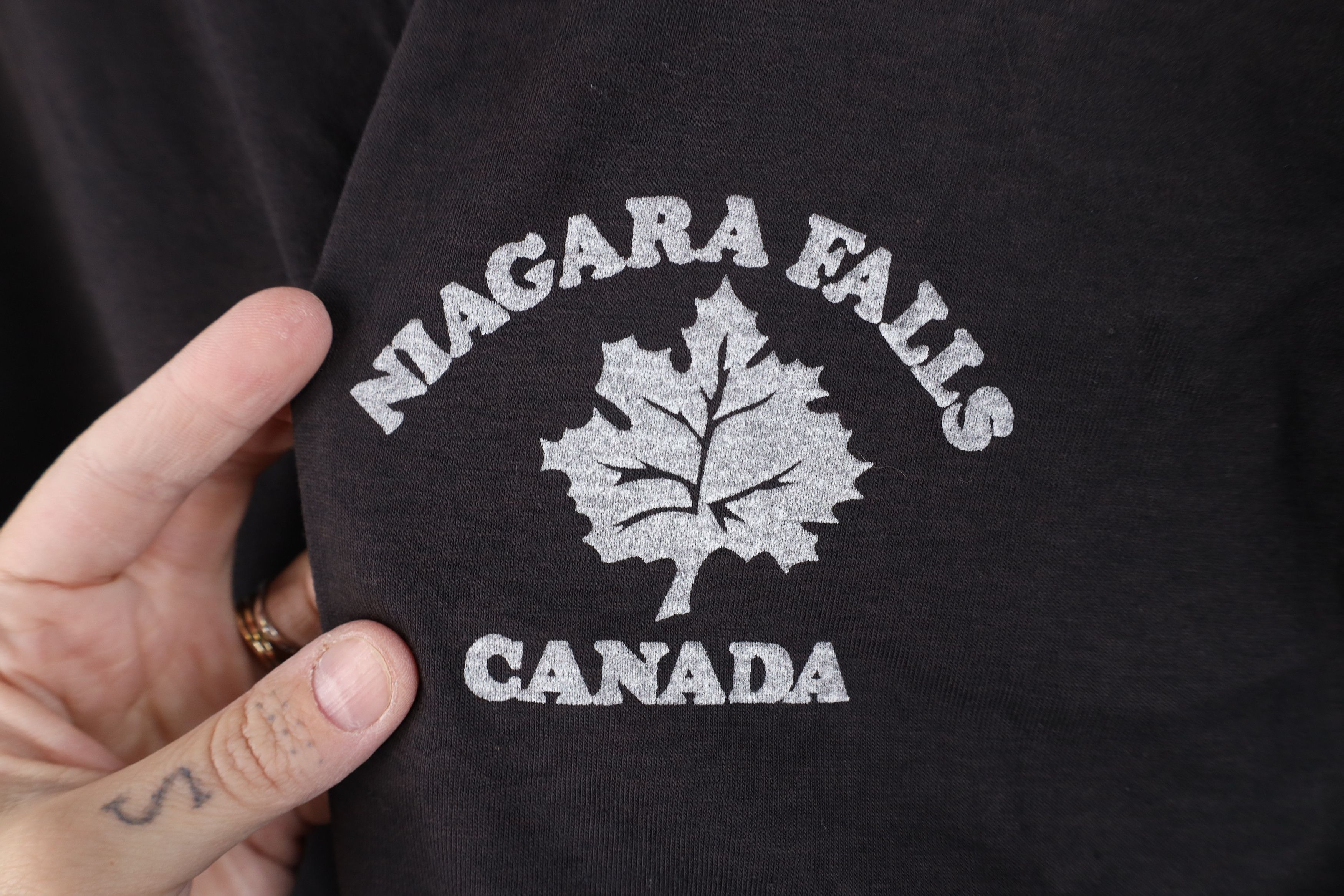 Vintage Vintage 70s Streetwear Niagara Falls Canada Ringer T-Shirt Size L / US 10 / IT 46 - 4 Thumbnail