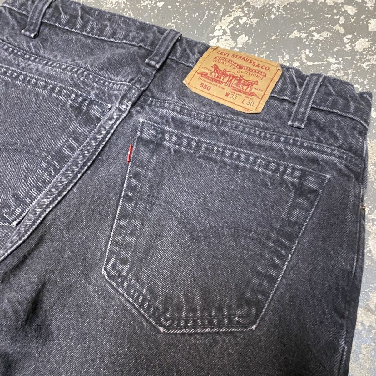 Levi's × Vintage Vintage Levi’s 550 Relaxed Fit Black Denim Jeans 90s Size US 31 - 9 Thumbnail