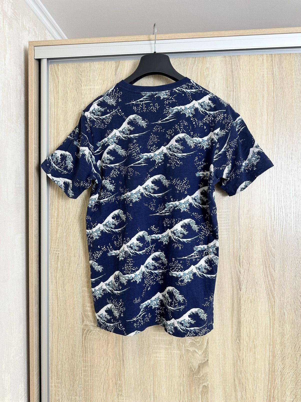 Uniqlo 🔥 Uniqlo Hokusai Blue Kanagawa Waves All Over Print T-Shirt Size US M / EU 48-50 / 2 - 2 Thumbnail