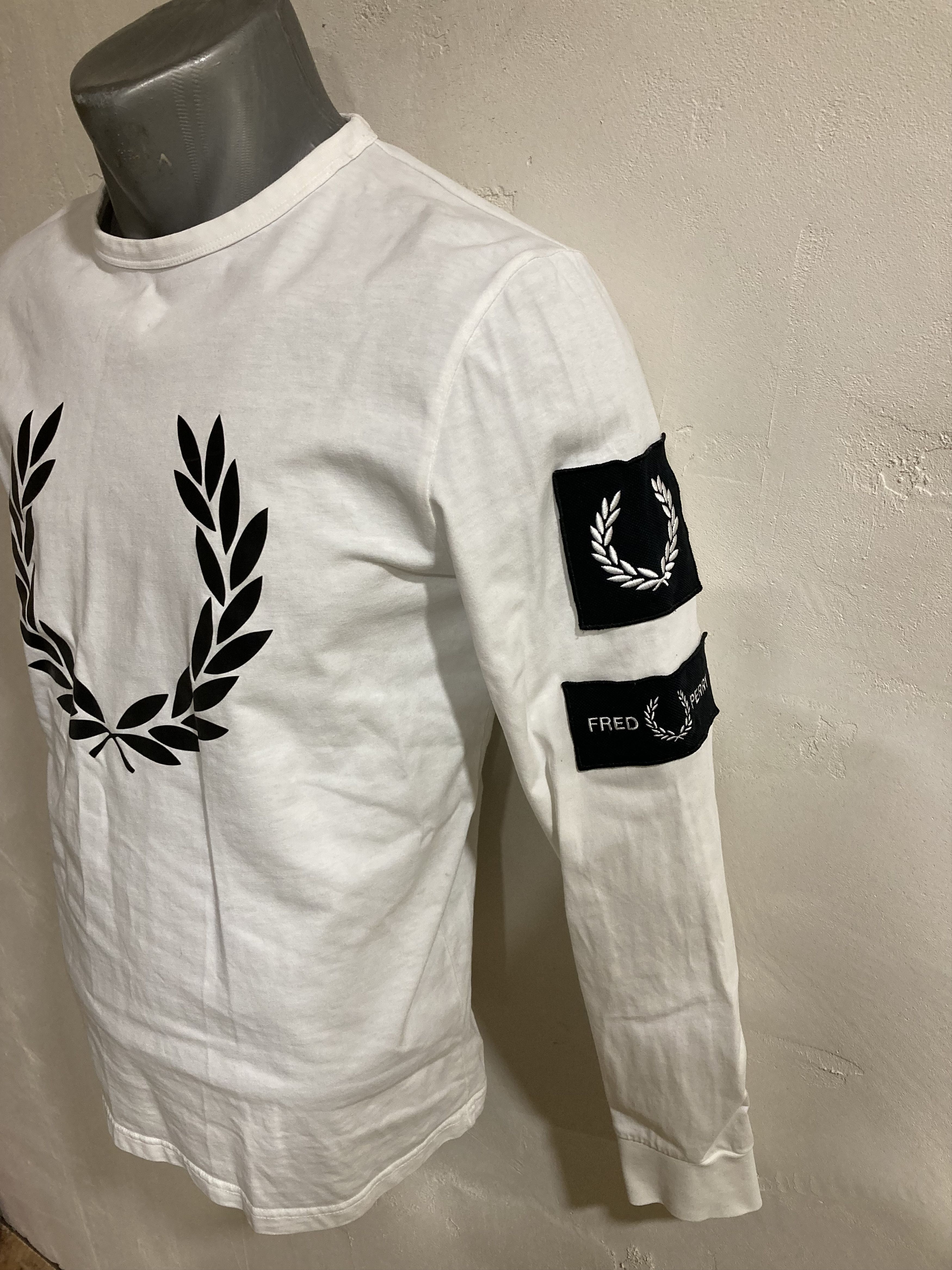 Fred Perry Fred Perry laurel wreath and badge long sleeve top Size US S / EU 44-46 / 1 - 2 Thumbnail