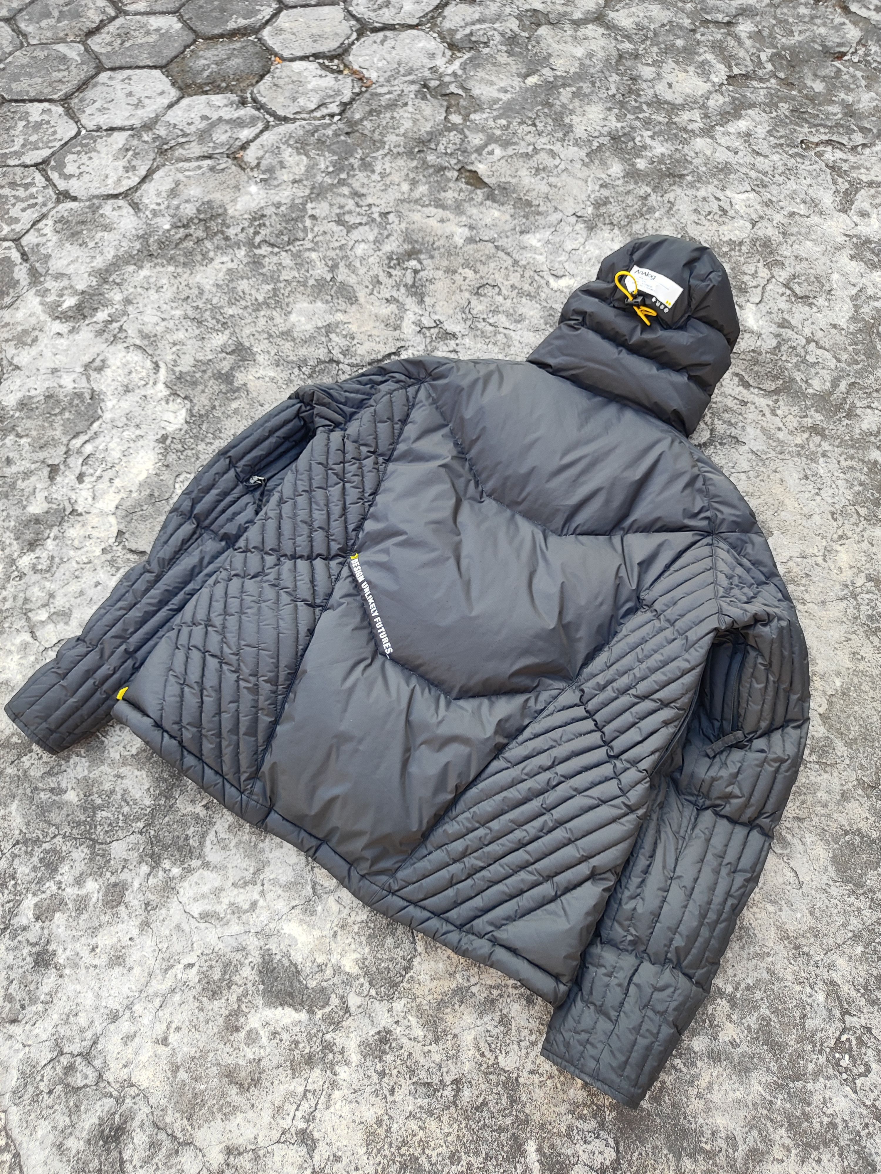 Burton Burton Analog Puffer Size US S / EU 44-46 / 1 - 7 Thumbnail
