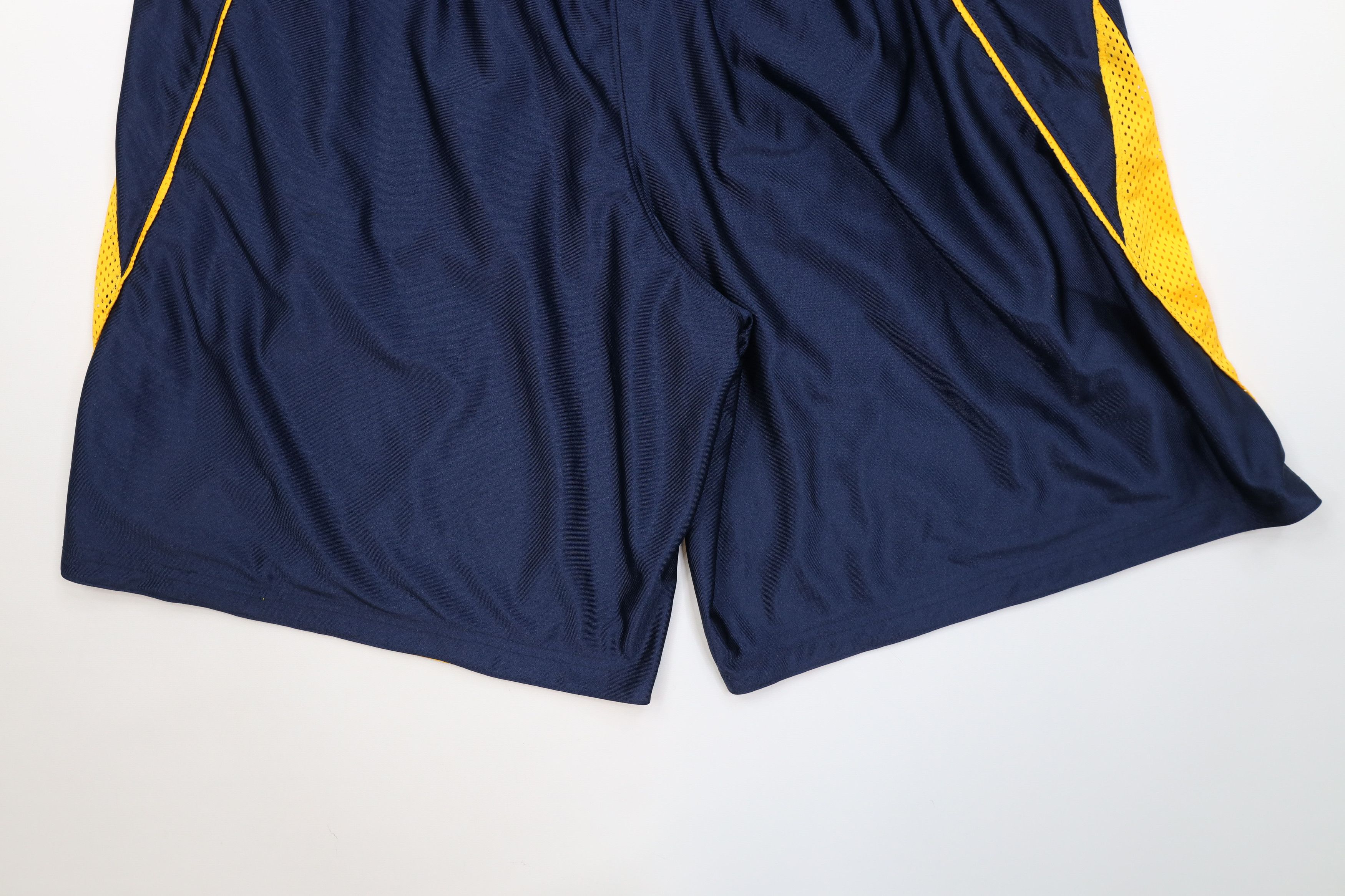 Nike Vintage Nike Reversible University of California Shorts Size US 38 / EU 54 - 9 Thumbnail