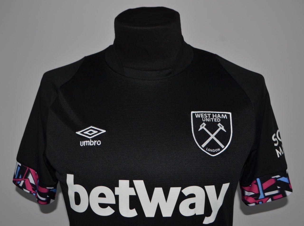 Umbro UMBRO WEST HAM UNITED T-shirt set Shorts SOCCER Size M Size US M / EU 48-50 / 2 - 2 Thumbnail