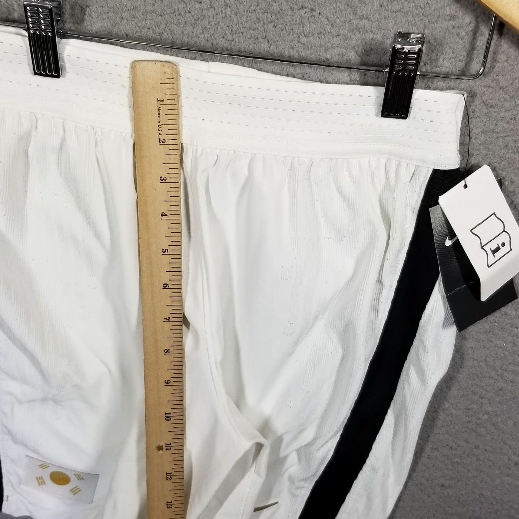 Nike VINTAGE Nike Soccer Shorts Men Small White Gold Activewear 90s Son Heung-min Korea Size US 29 - 5 Thumbnail