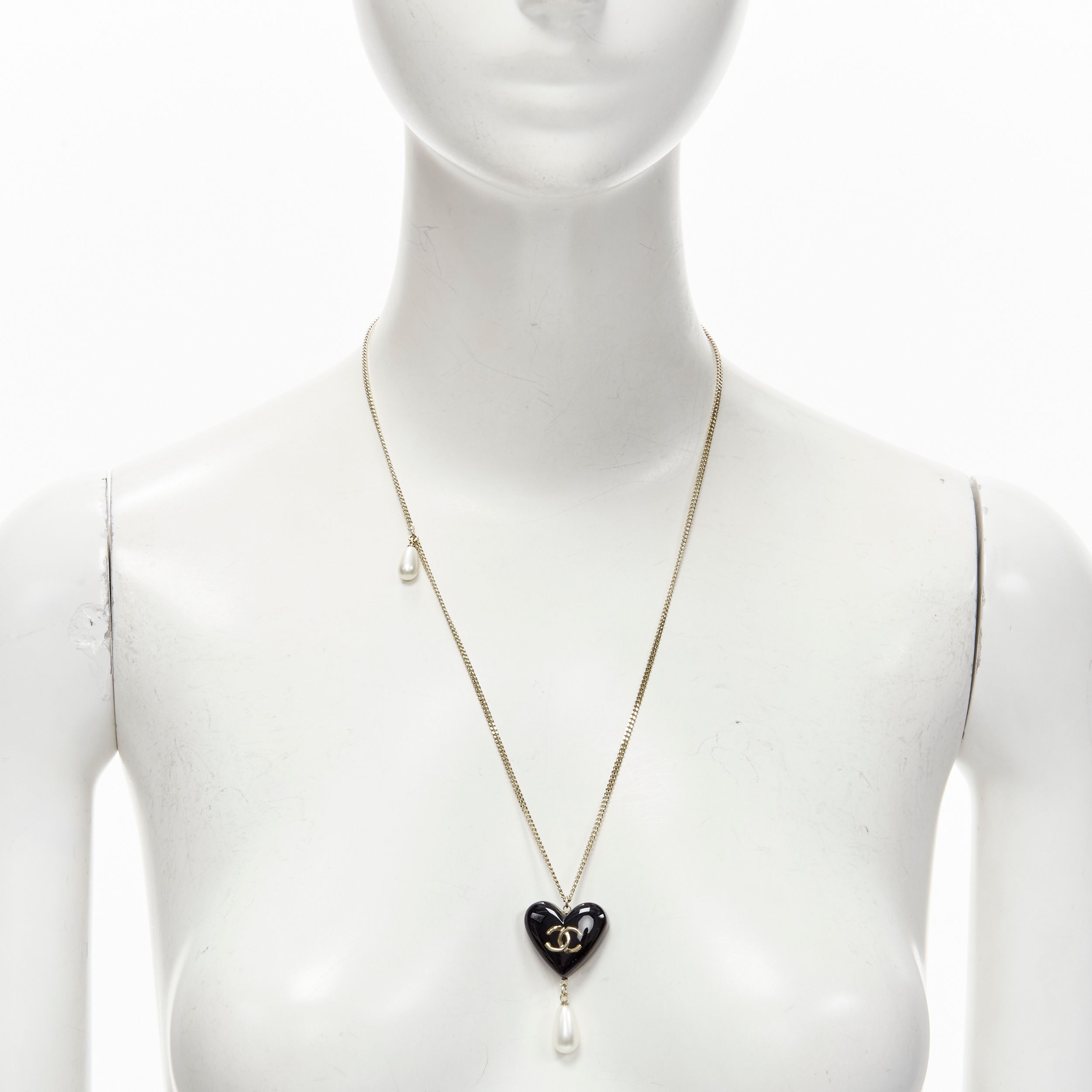 Chanel CHANEL B18 B Heart CC logo black resin drop pearl gold necklace