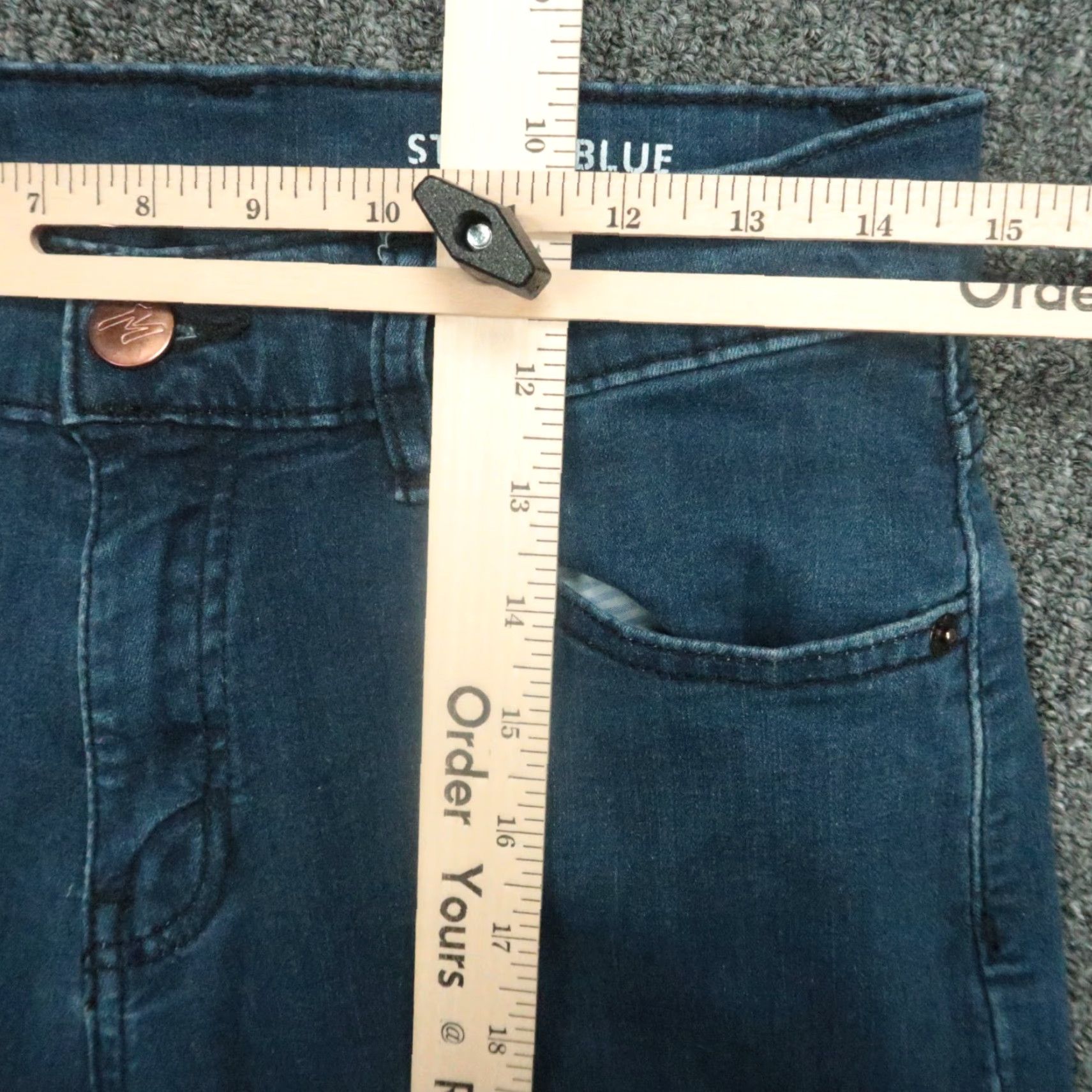 Vintage Mugsy Jeans Men 5-Pocket Straight Style Denim Jeans Blue Medium Wash 31x32 Cotton Polyester Viscose Stretch Regular Fit Belt Loops Machine Washable Size US 31 - 7 Thumbnail