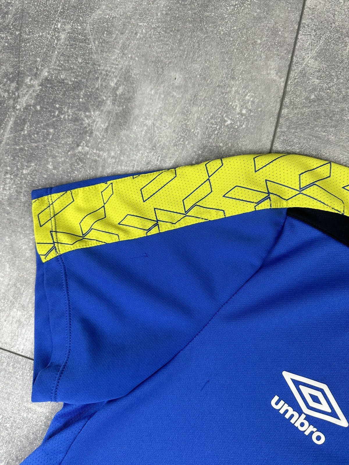 Umbro Umbro Everton FC 2015/16 Training Football Soccer Jersey Size US M / EU 48-50 / 2 - 8 Thumbnail