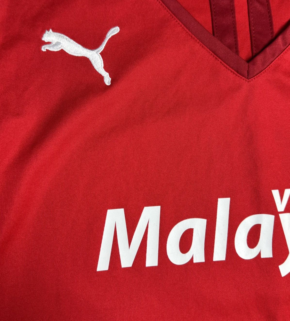 Puma Cardiff City 2013 2014 Home Shirt Soccer Jersey Puma Size US M / EU 48-50 / 2 - 7 Thumbnail