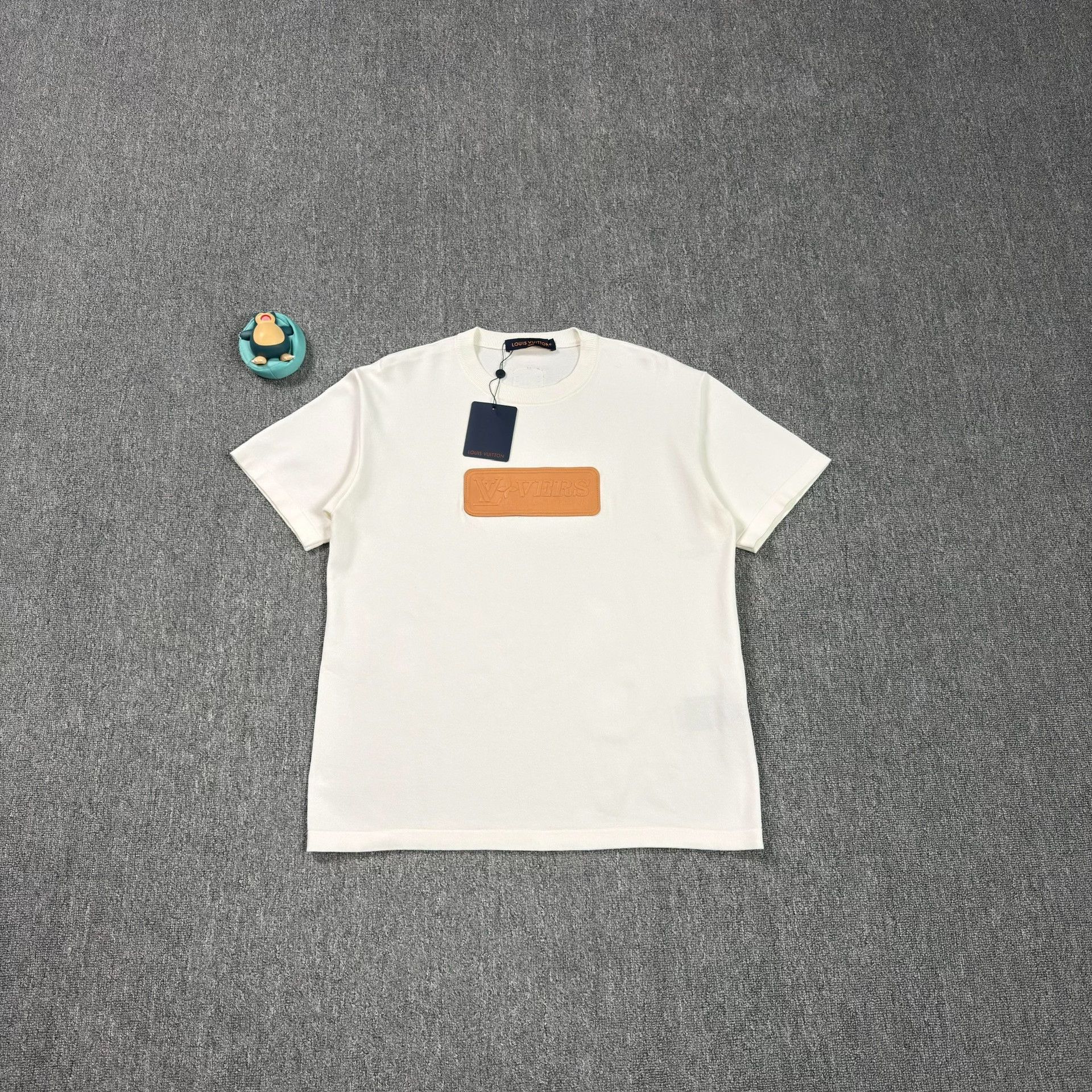 Louis Vuitton Louis Vuitton Leather Patch Knit T-Shirt Size M Size US M / EU 48-50 / 2 - 1 Thumbnail