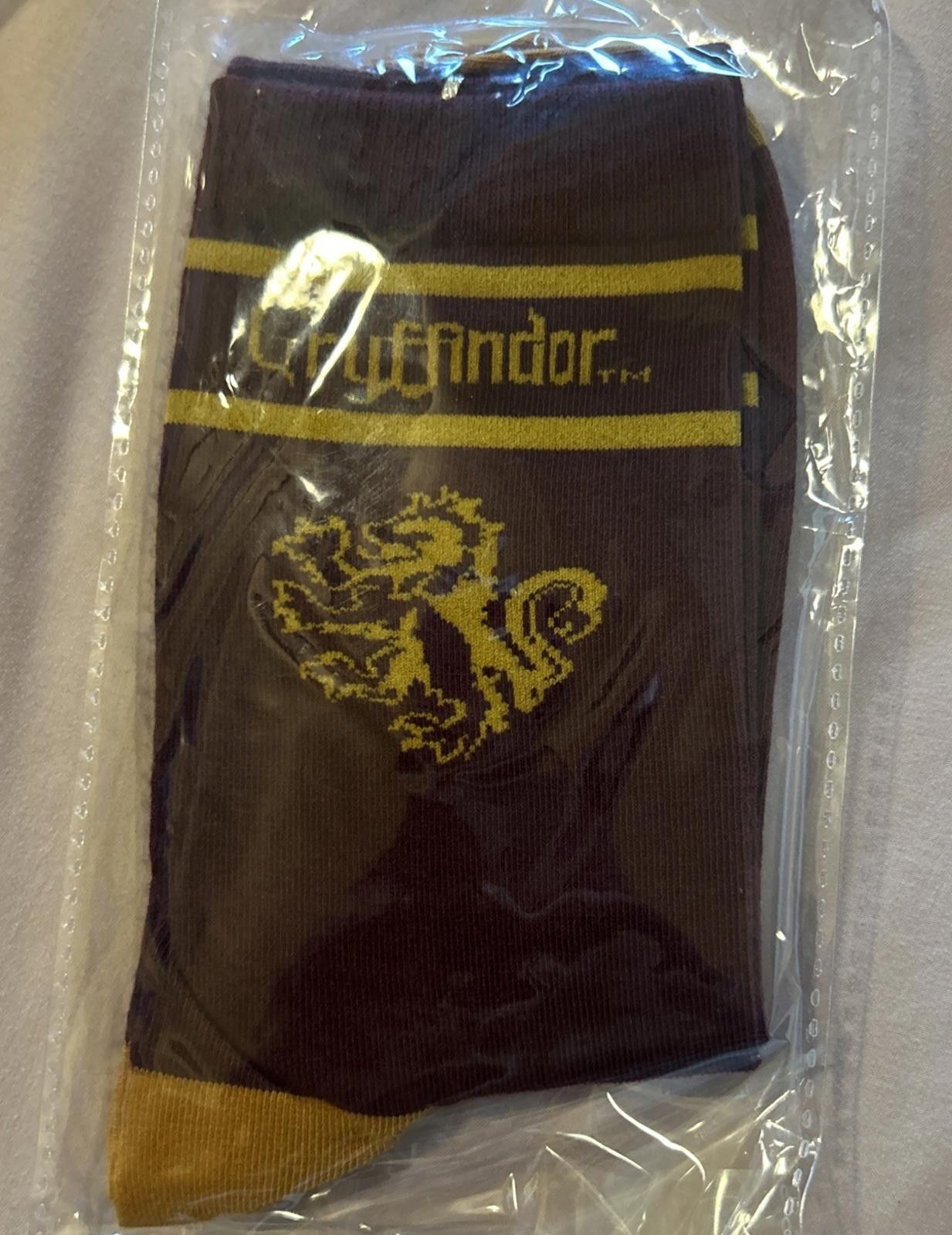 Designer Harry Potter Scarf Beanie Socks Gryffindor Knit 3pc Size ONE SIZE - 2 Thumbnail