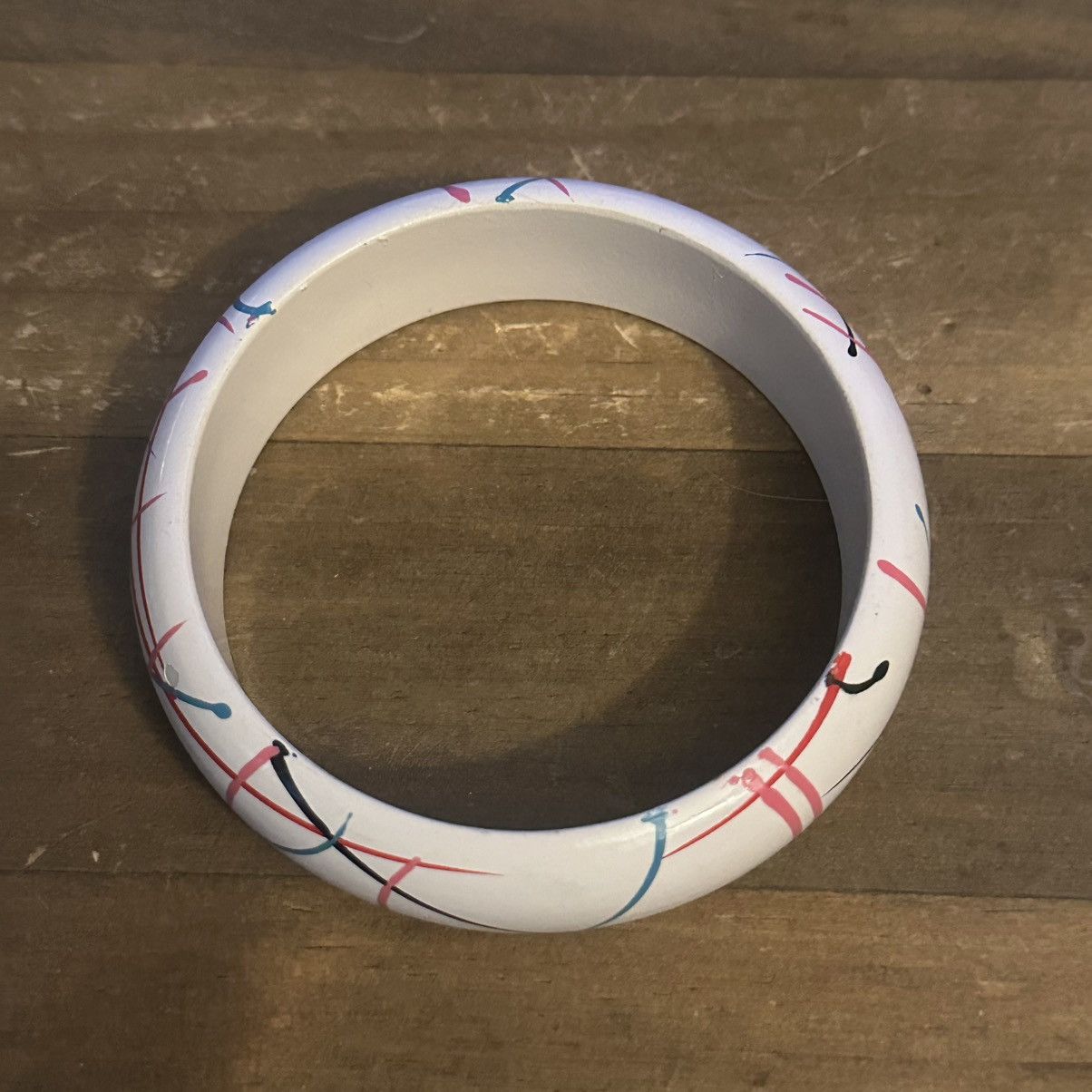 Vintage Vintage white paint strokes bangle bracelet and earrings set Size ONE SIZE - 7 Thumbnail