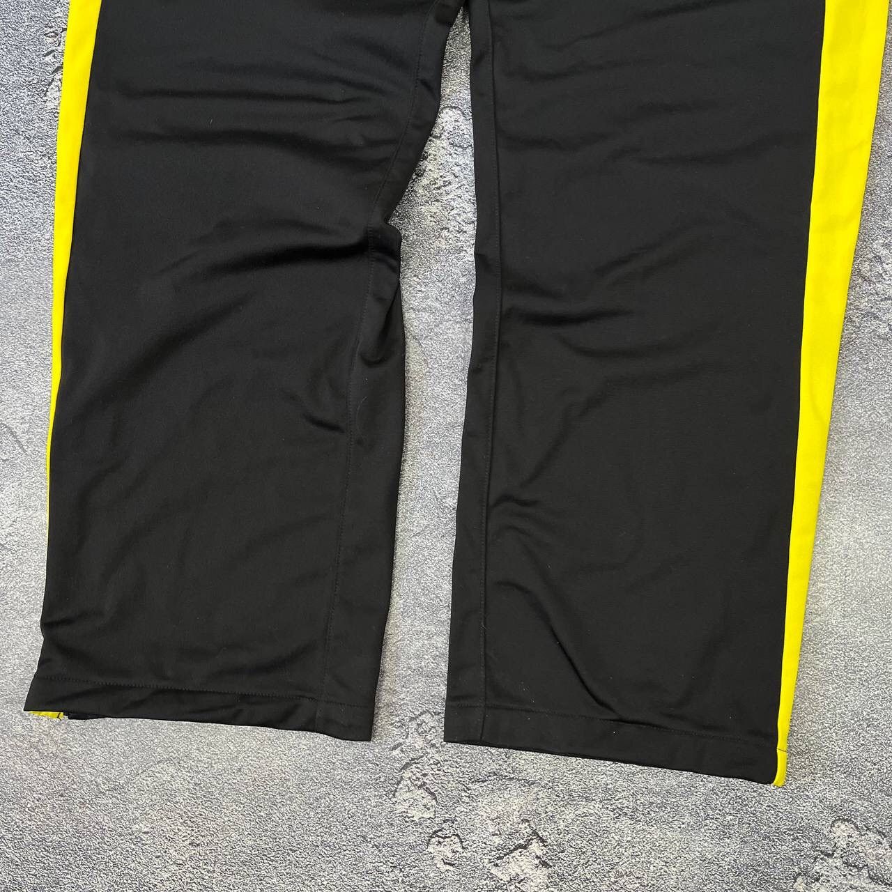Puma Vintage Men's Borussia Dortmund Black Training PumaTrack Size US 34 / EU 50 - 13 Thumbnail