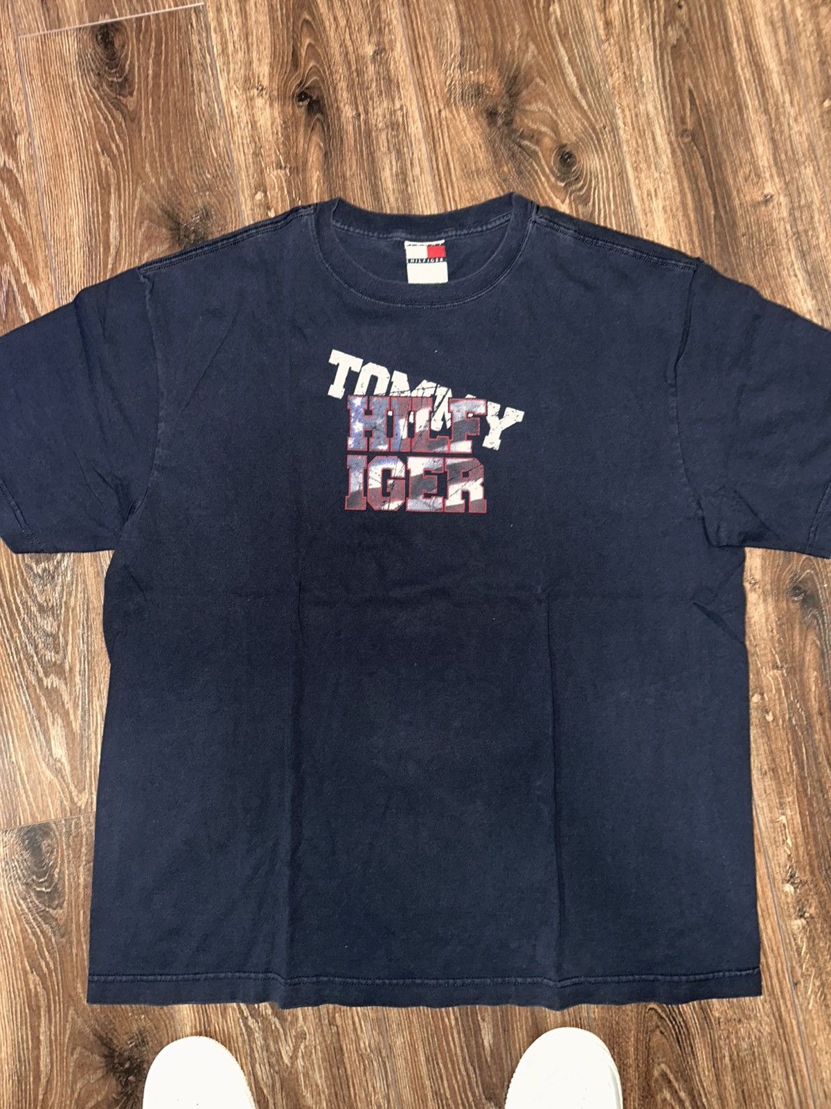Tommy Hilfiger Vintage Tommy Hilfiger Tee Size US L / EU 52-54 / 3 - 1 Thumbnail
