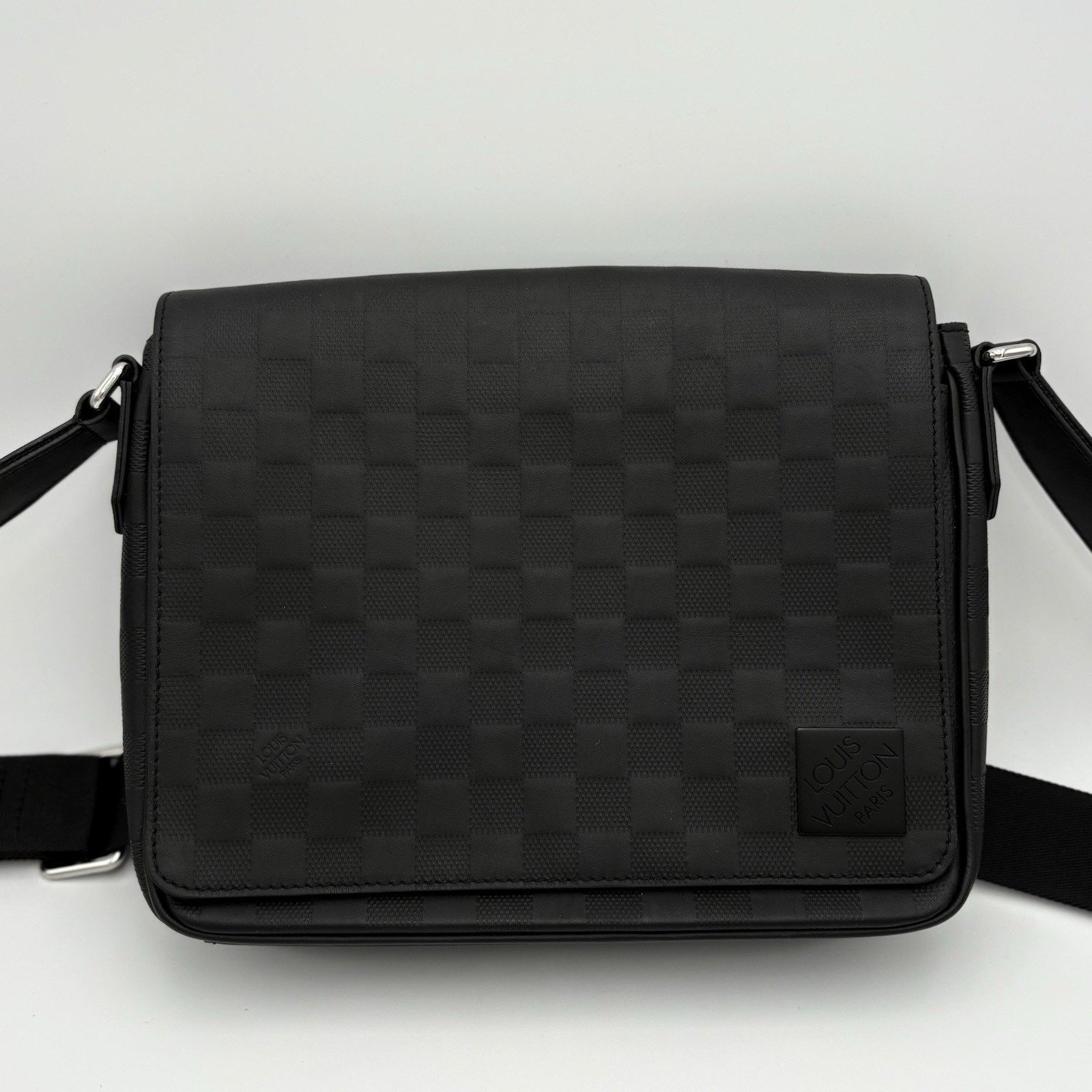 Louis Vuitton Louis Vuitton District PM Infini Messenger Bag | PRISTINE! Size ONE SIZE - 2 Thumbnail