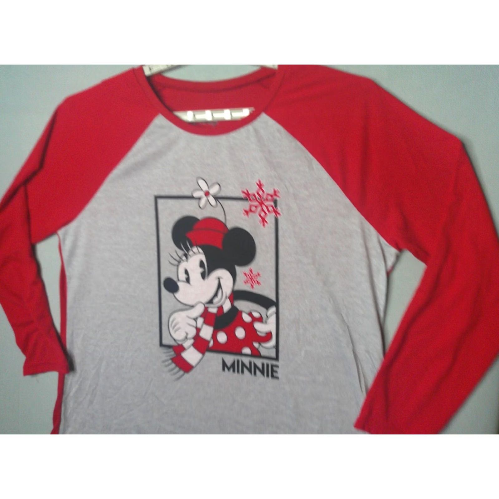Disney Disney Minnie Mouse Shirt Womens XL Gray Red Christmas Colorblock Snow LS Crew Neck T-Shirt Womens Size XL / US 12-14 / IT 48-50 - 4 Thumbnail