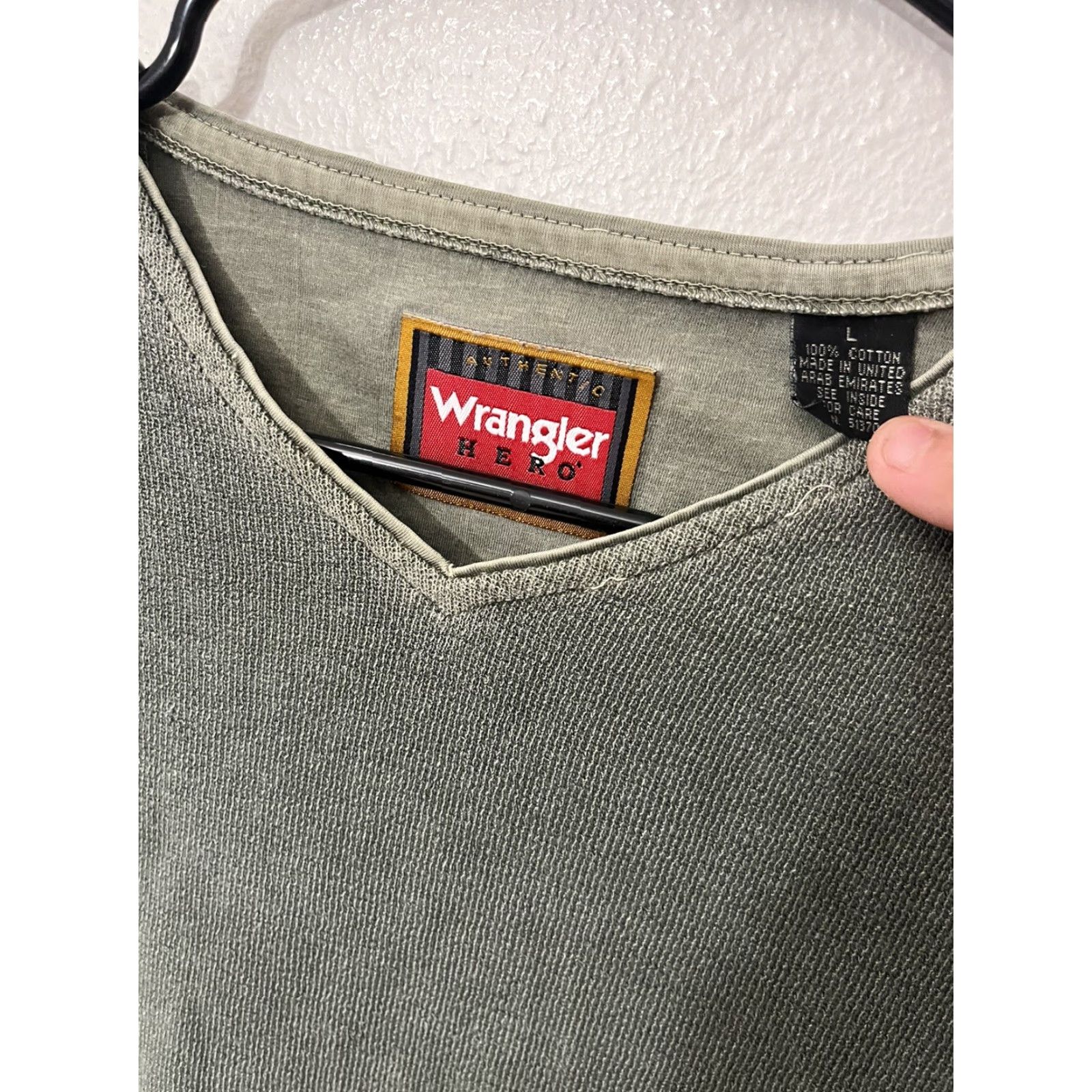 Wrangler Wrangler Hero Men V-Neck Sweater Solid Green Size Large Cotton Blend Knit Shirt? Size US L / EU 52-54 / 3 - 3 Thumbnail