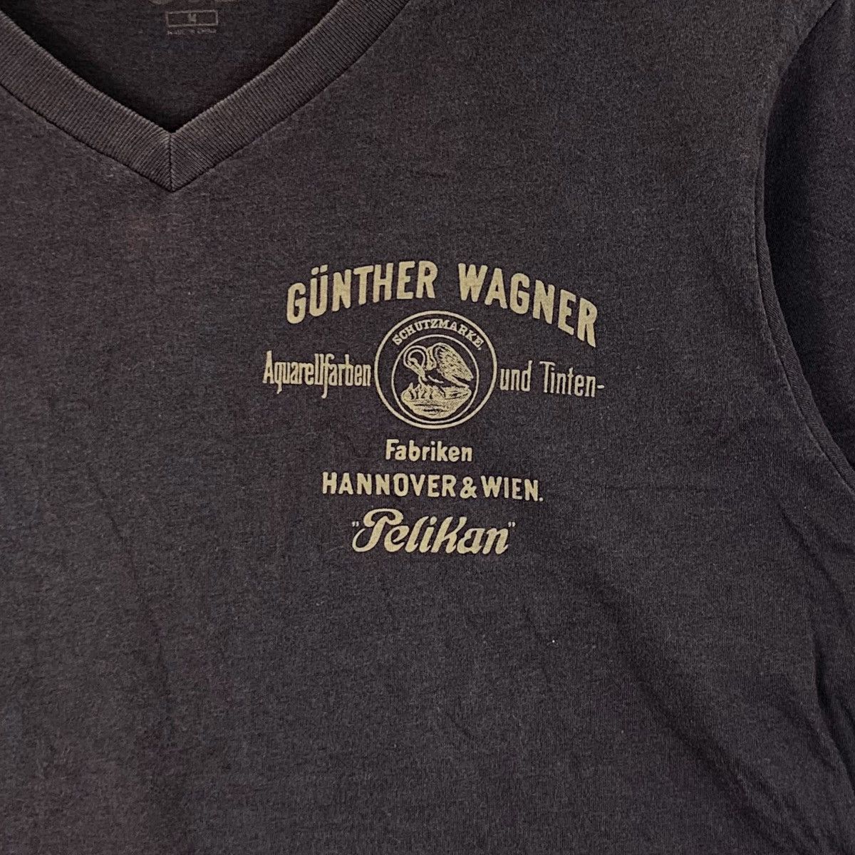 Uniqlo UNIQLO x PELIKAN Gunther Wagner Collaboration Tee Shirt Top Size US M / EU 48-50 / 2 - 3 Thumbnail