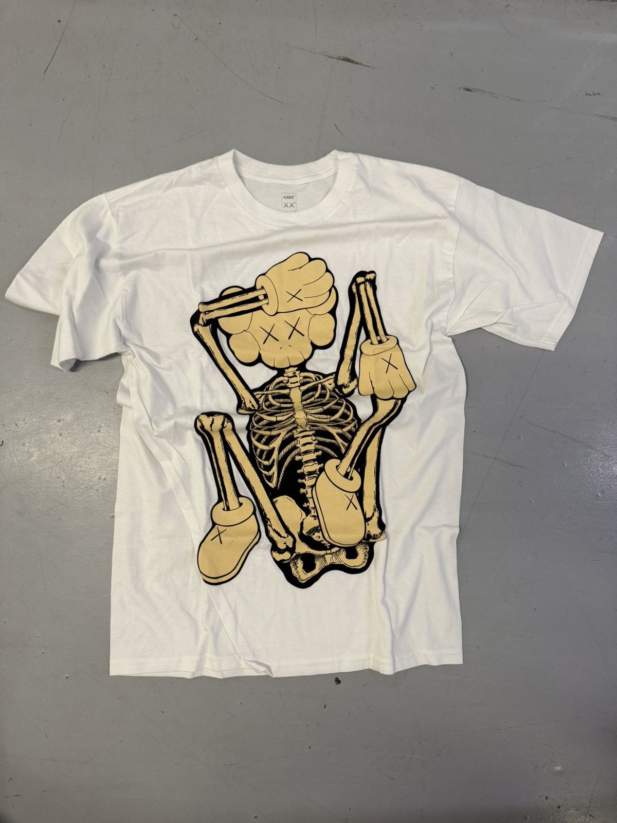 Kaws Kaws x Uniqlo Size US M / EU 48-50 / 2 - 1 Thumbnail