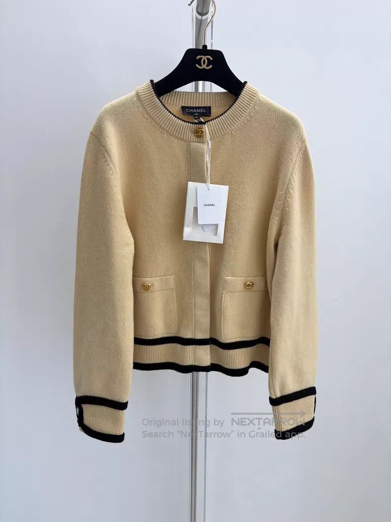 Chanel Chanel Beige and milky yellow knitwear coat Size XS / US 0-2 / IT 36-38 - 1 Thumbnail