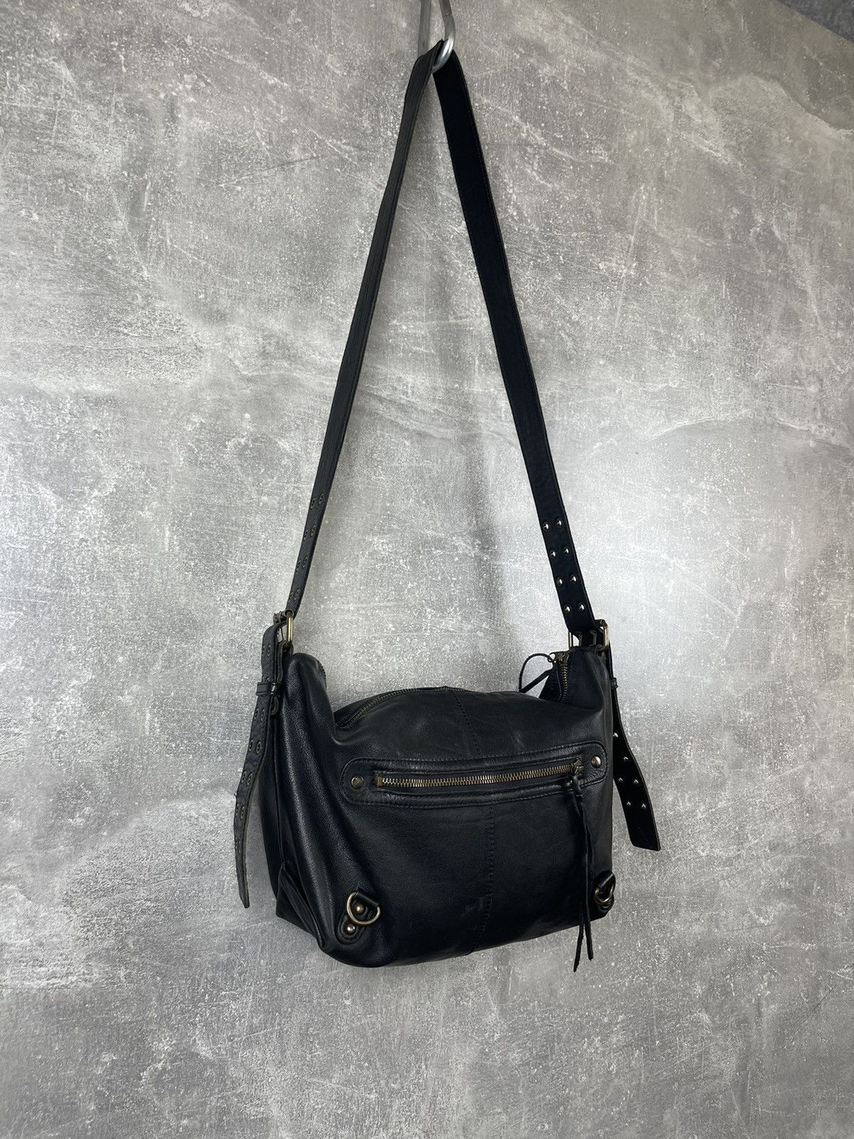 Vintage Vintage Leather Crossbody Bag Grommet Strap&Zipper Pocket Size ONE SIZE - 3 Thumbnail