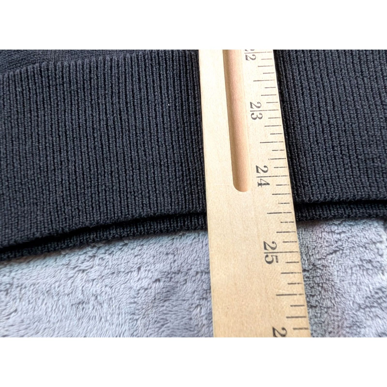 Brooks Brothers Brooks Brothers Vest Men's Medium Black Wool Sleeveless Stand-Up Collar 100% Merino Extra Fine Knit Solid Casual Preppy Modern Fit Size US M / EU 48-50 / 2 - 5 Thumbnail