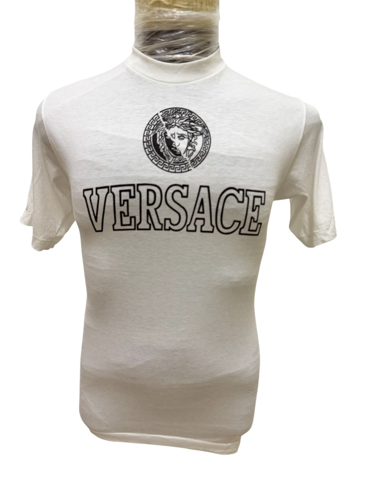 Versace Vintage 80s single stitch versace medusa tshirt Size US L / EU 52-54 / 3 - 1 Thumbnail