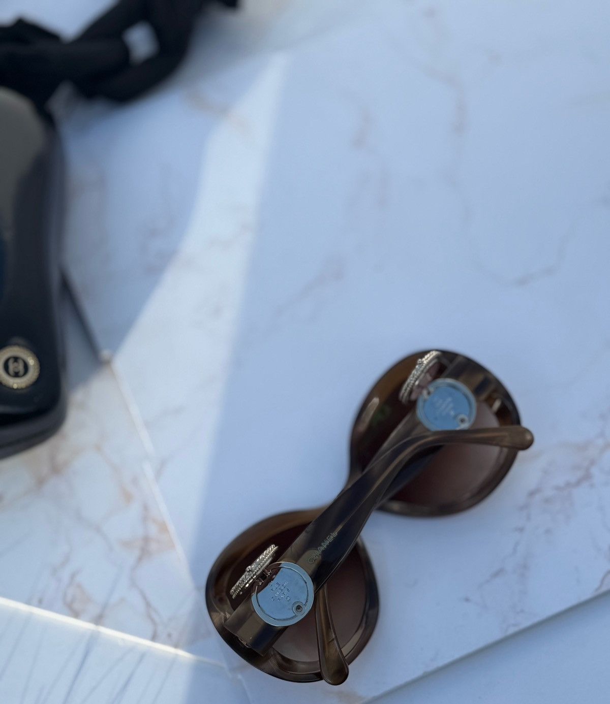 Chanel Chanel vintage sunglasses 5193-B Limited Collection Bouton Size ONE SIZE - 5 Thumbnail
