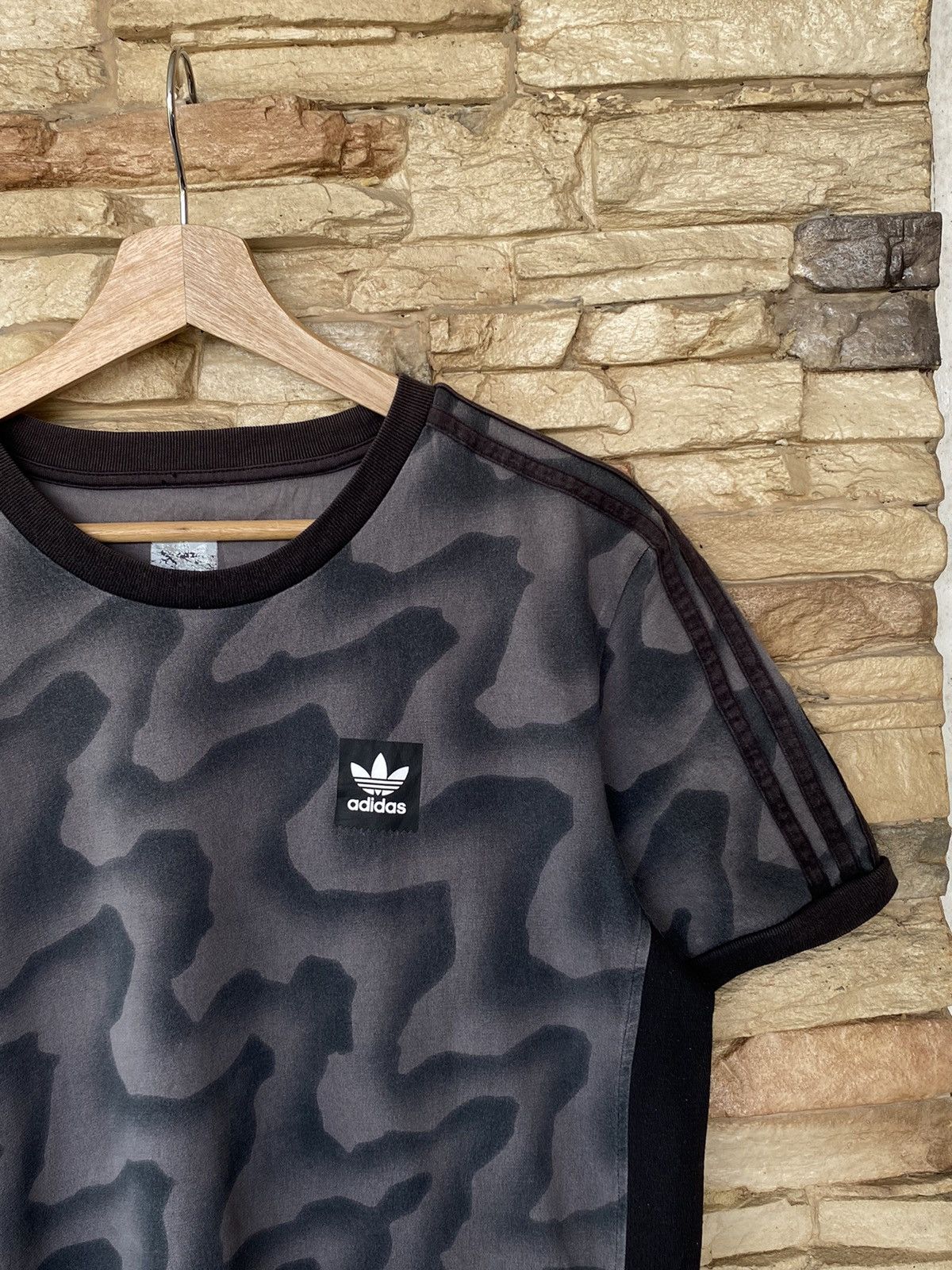 Adidas Adidas Ringer 3 Stripes Camo Warp Grey Black Tees Size US L / EU 52-54 / 3 - 5 Thumbnail