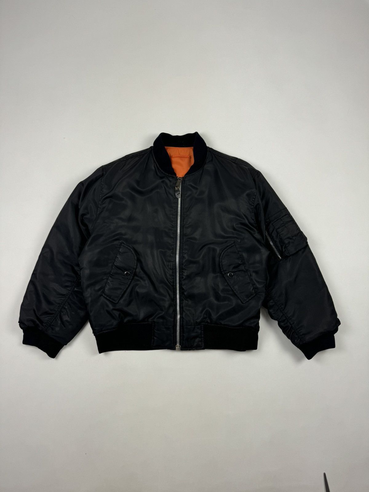 Vintage Vintage Reversible Distressed MA-1 Black Bomber Jacket Size US L / EU 52-54 / 3 - 4 Thumbnail