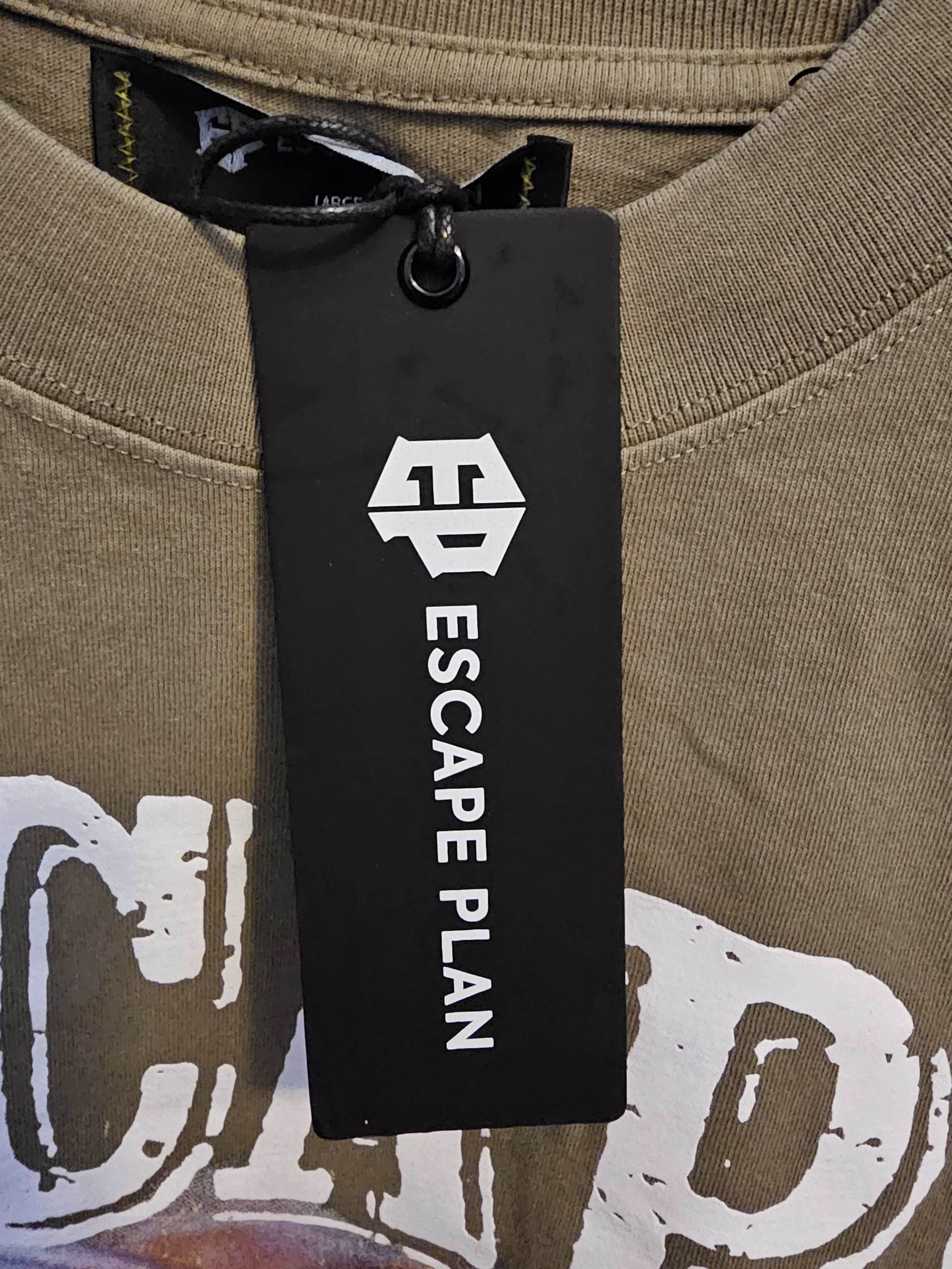 Other Escape Plan Mens short sleeve t-shirt Size US L / EU 52-54 / 3 - 5 Thumbnail