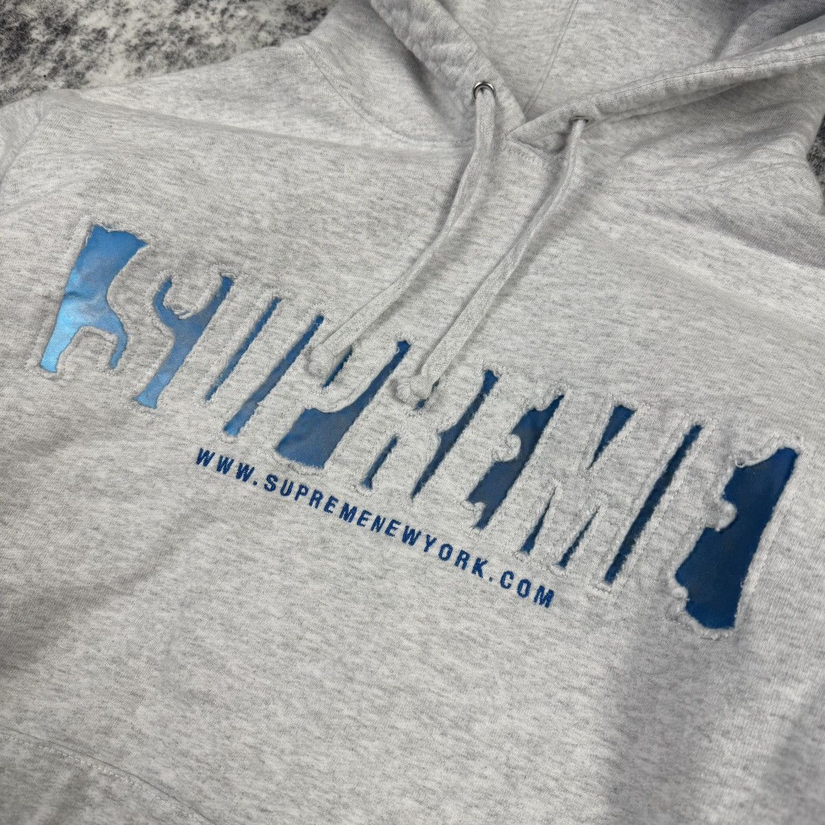 Supreme Supreme Reflective Cutout Logo ‘Gray’ Hoodie Size US M / EU 48-50 / 2 - 3 Thumbnail