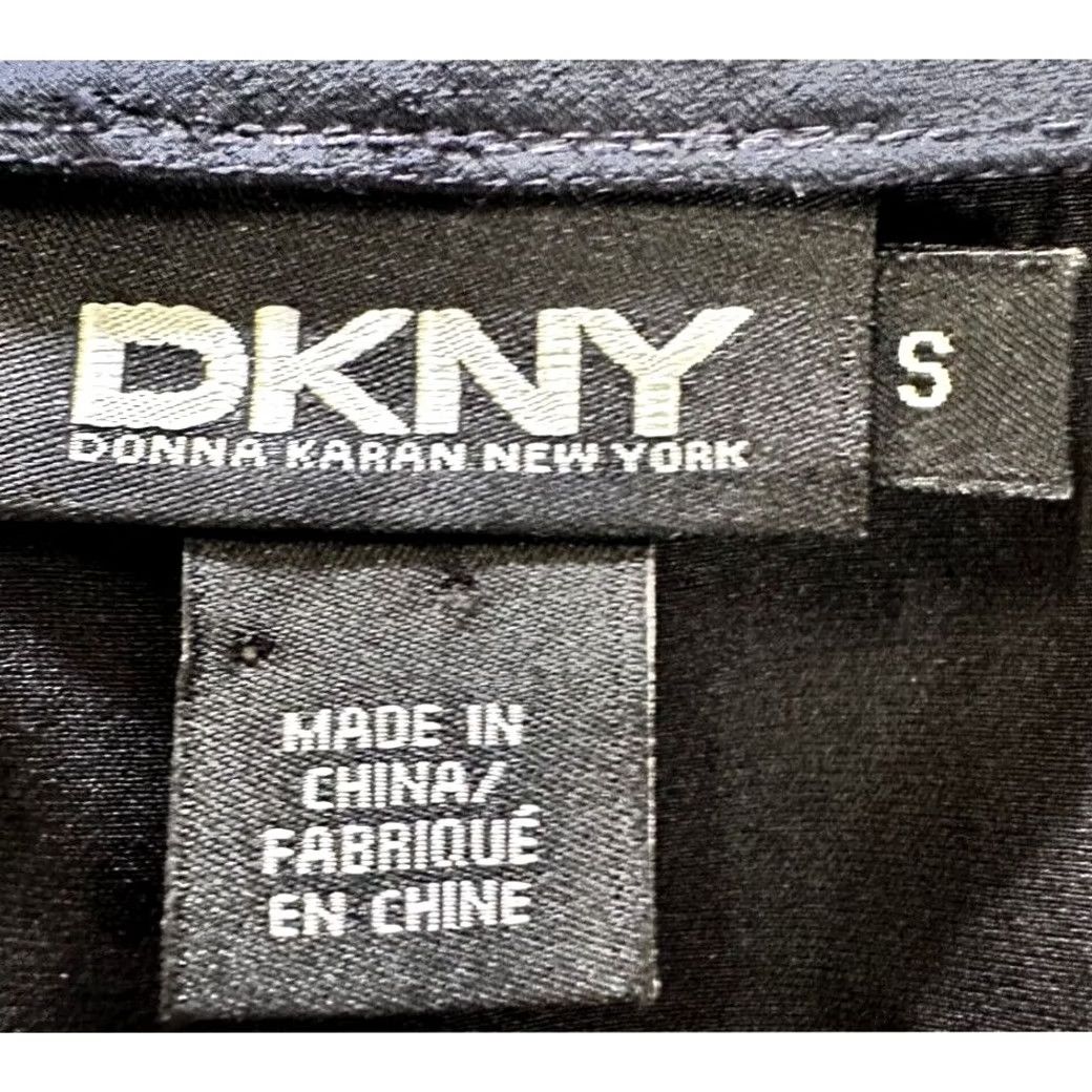 DKNY DKNY Silk Tank Top Shirt Women Small Black Tank Top Crew Neck Sleeveless Bow Solid Lightweight Easy Care 90s? No—Vintage: No Mens Womens Girls? Size S / US 4 / IT 40 - 4 Thumbnail