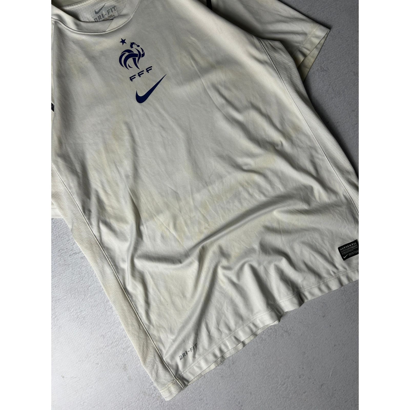 Nike Vintage Nike France Soccer Jersey For Men - Medium Size Size US M / EU 48-50 / 2 - 3 Thumbnail