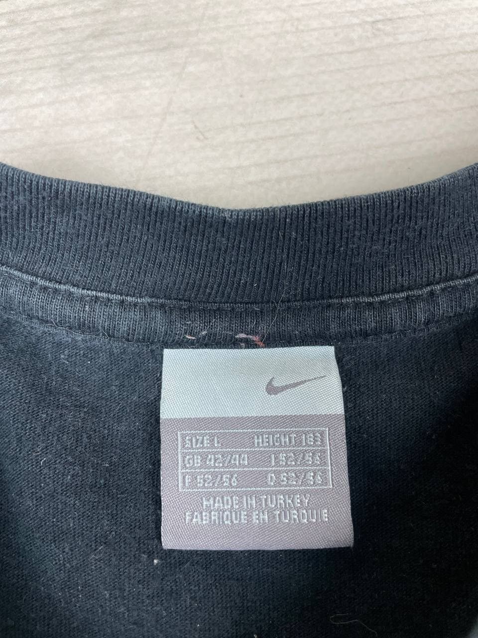 Nike Vintage Nike Logo Swoosh 00s T Shirt Size US L / EU 52-54 / 3 - 7 Thumbnail