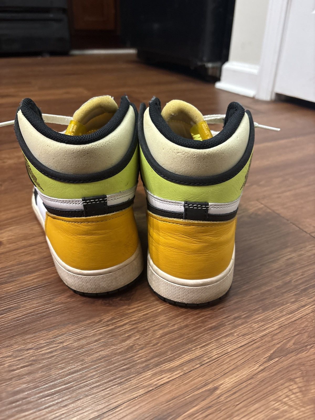Jordan Brand Jordan 1 VOLT Size US 10 / EU 43 - 5 Thumbnail