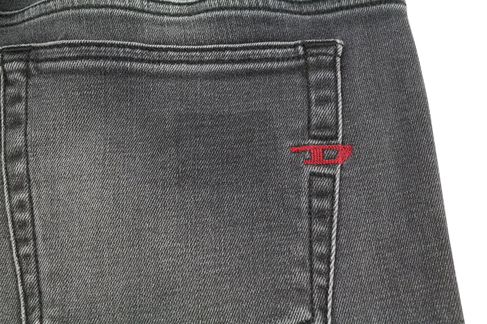 Diesel 1979 SLEENKER 0EIAG W31/L30 Skinny Low Waist Jeans 40915 Size US 31 - 15 Thumbnail