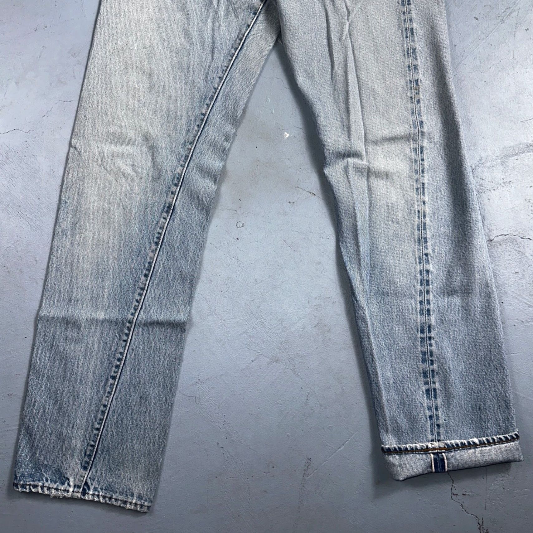 Levi's VINTAGE Levi's 501 Jeans (XX) USA 80s Light Wash Redline Selvedge 30x38 Classic Straight Jeans Mens Size US 30 / EU 46 - 3 Thumbnail
