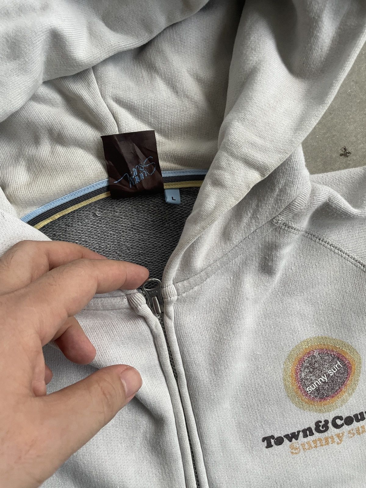 Vintage VINTAGE TOWN & COUNTRY SUNNY SURF ZIPPED HOODIE Size US L / EU 52-54 / 3 - 7 Thumbnail