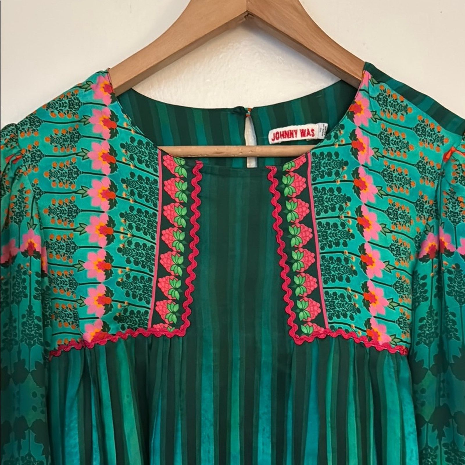 Johnny Was Johnny Was XS Lahira Green Blouse with Puff Sleeves Size XS / US 0-2 / IT 36-38 - 6 Thumbnail