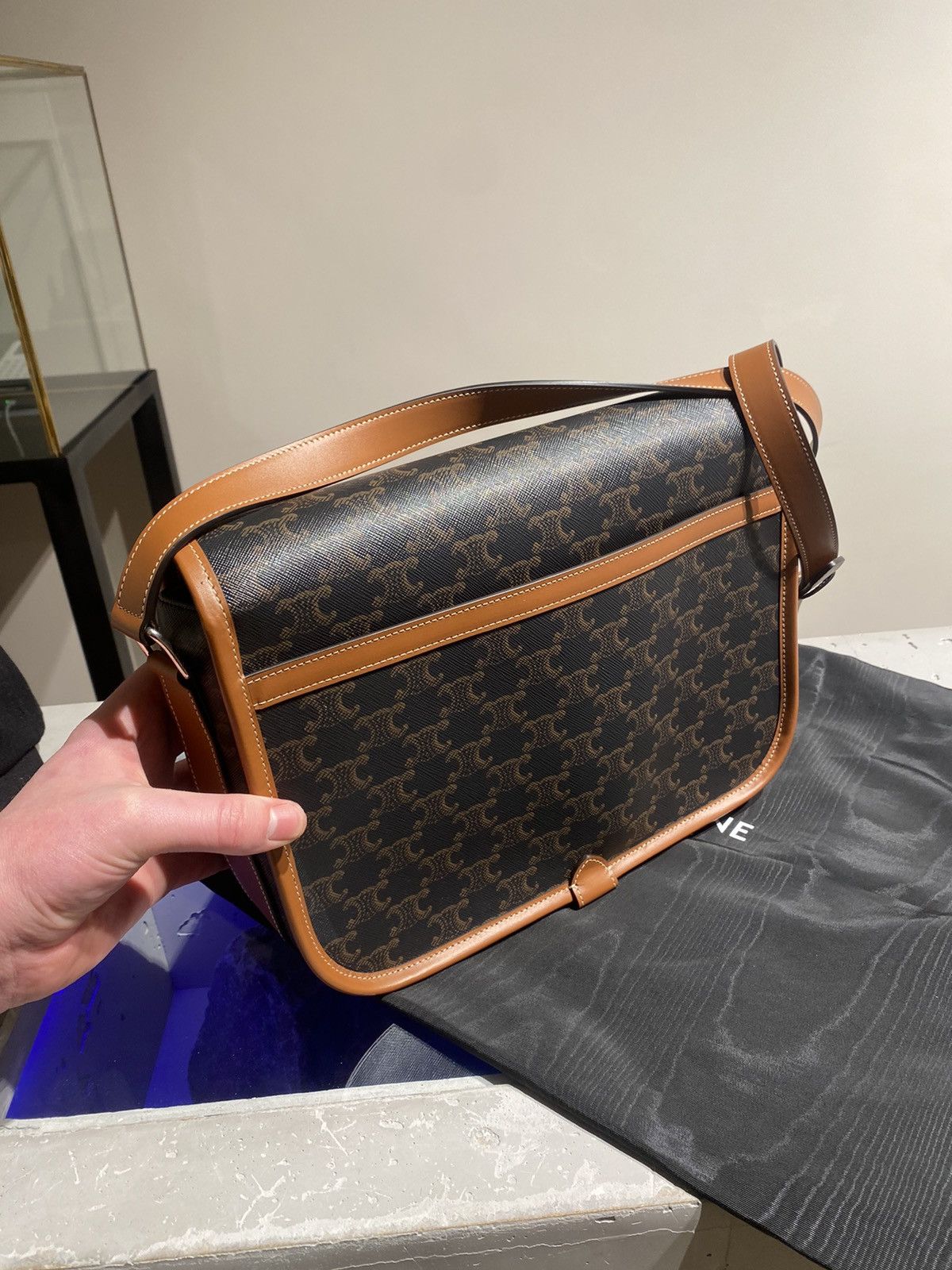 Celine BNWT Celine Logo Triomphe Messenger Bag Size ONE SIZE - 4 Thumbnail