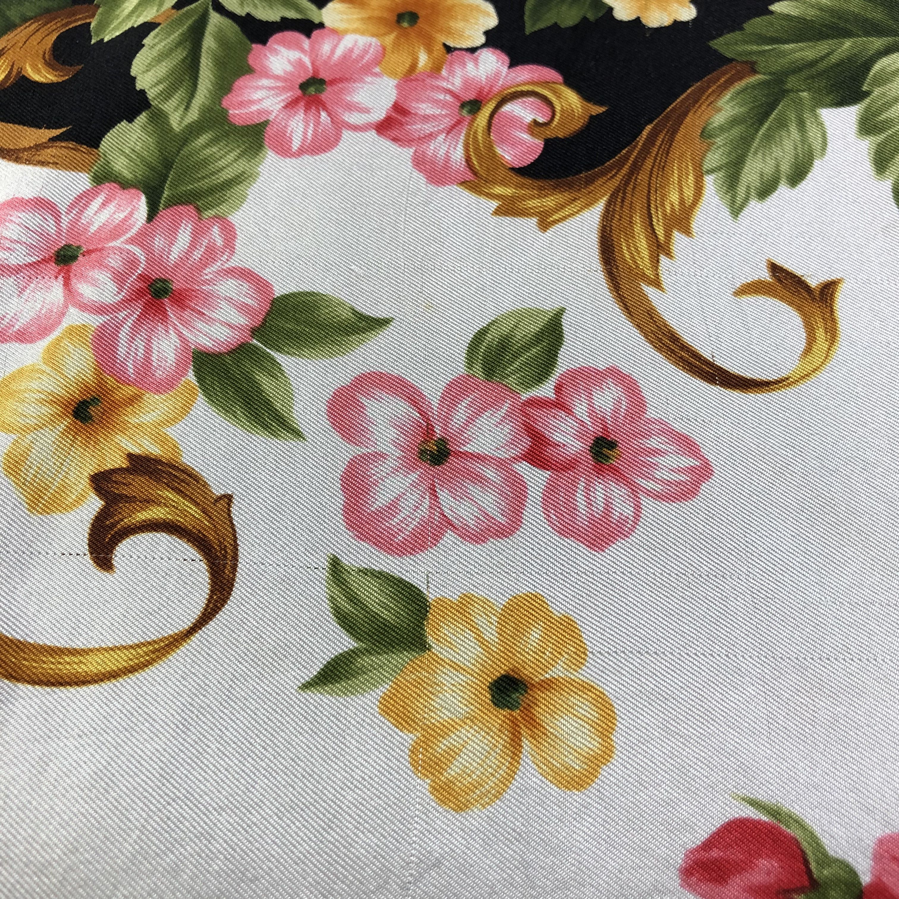 Japanese Brand Luxury Valentino Garavani Baroque Floral Silk Scarf M643 Size ONE SIZE - 9 Thumbnail