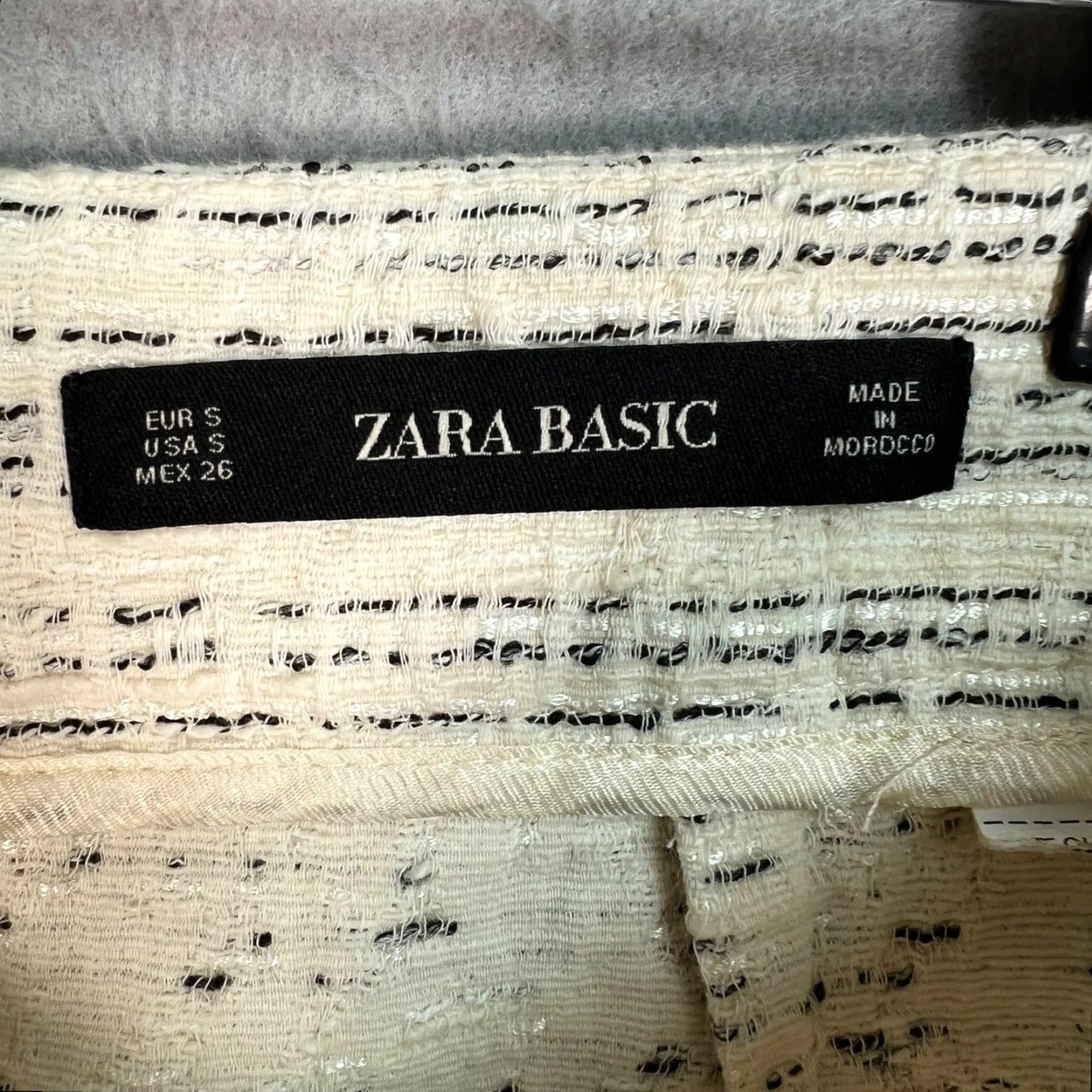 Zara Zara Skirt Womens Size Small Textured Fringe Mini White Black Stripe Womens Size 28" / US 6 / IT 42 - 3 Thumbnail
