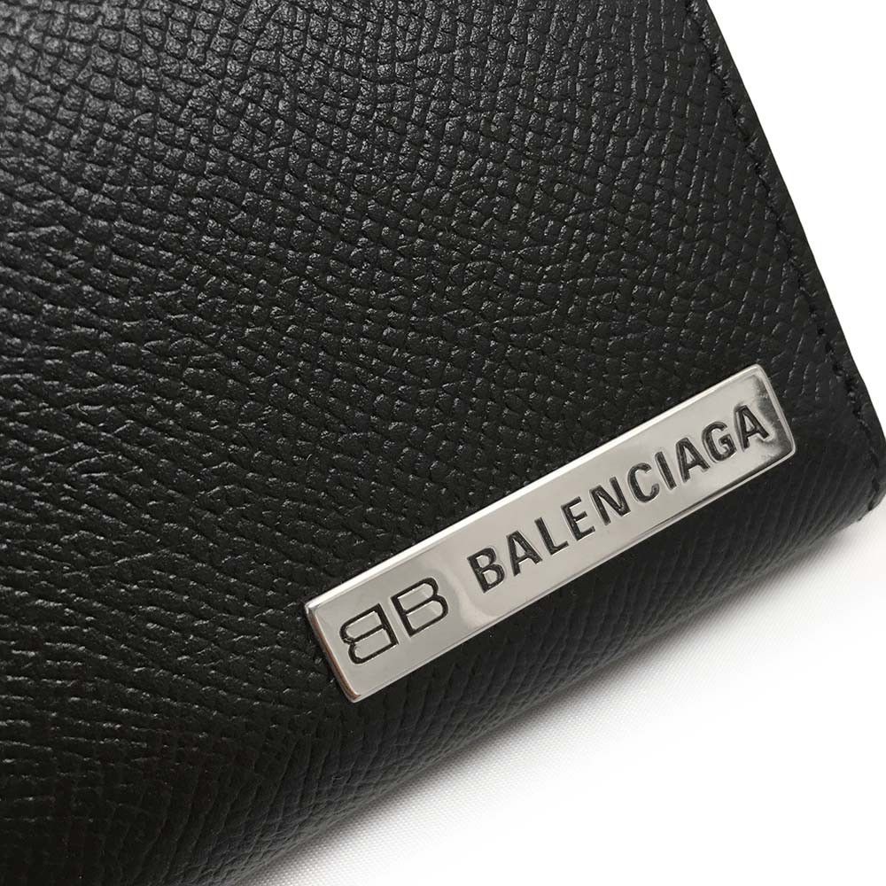 o1mt1gz0924 Size: OS / Plate Continental Wallet in Black