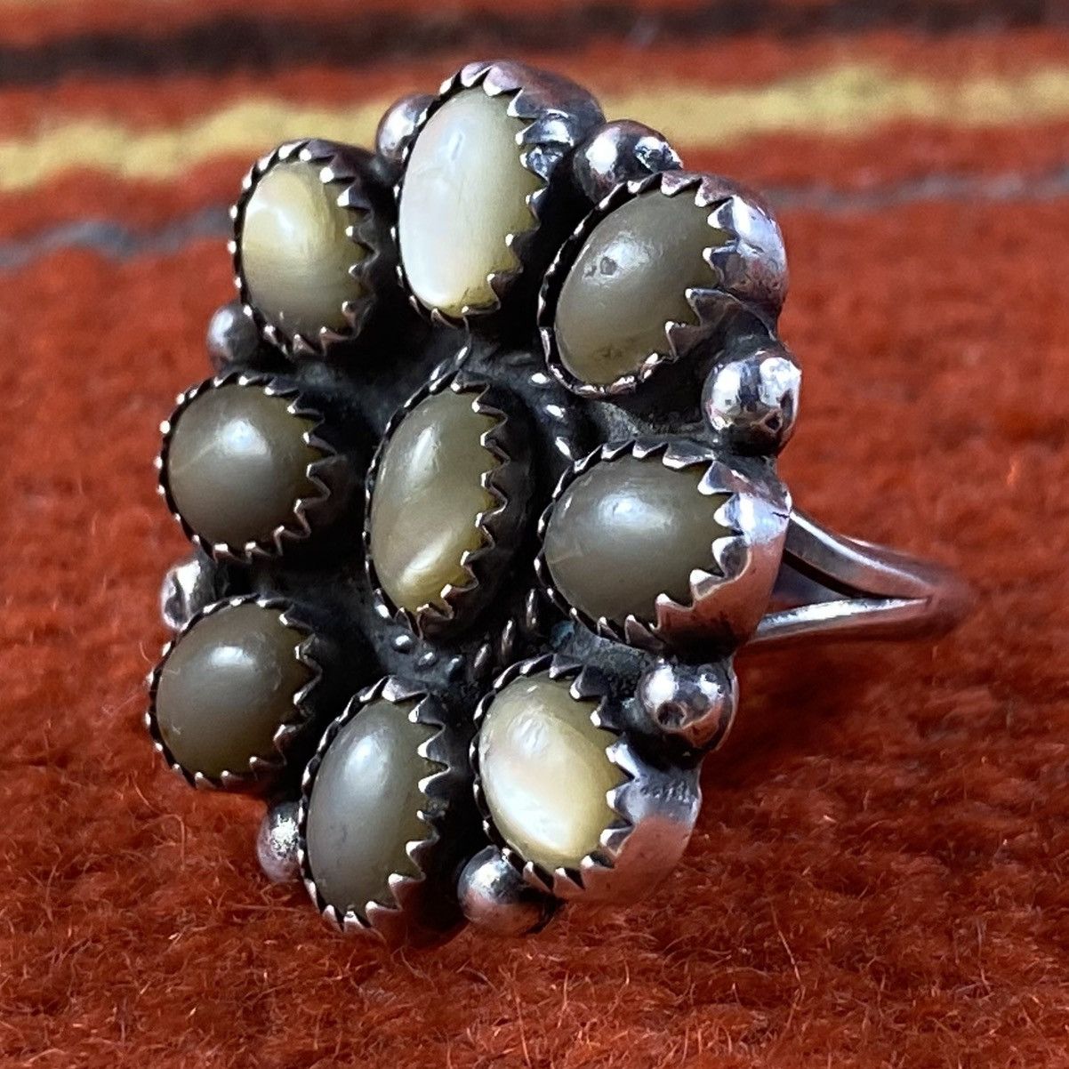 Kapital × Vintage Vtg Zuni Sterling Silver Mother of Pearl Cluster Ring Navajo Size ONE SIZE - 3 Thumbnail