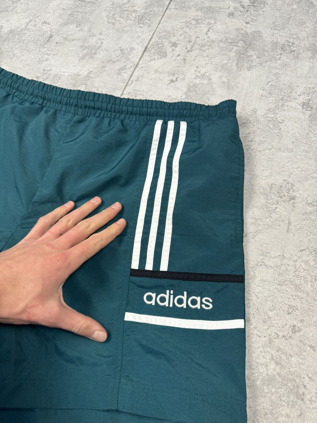 Adidas Vintage Adidas Y2K Shorts Size L Size US 34 / EU 50 - 4 Thumbnail