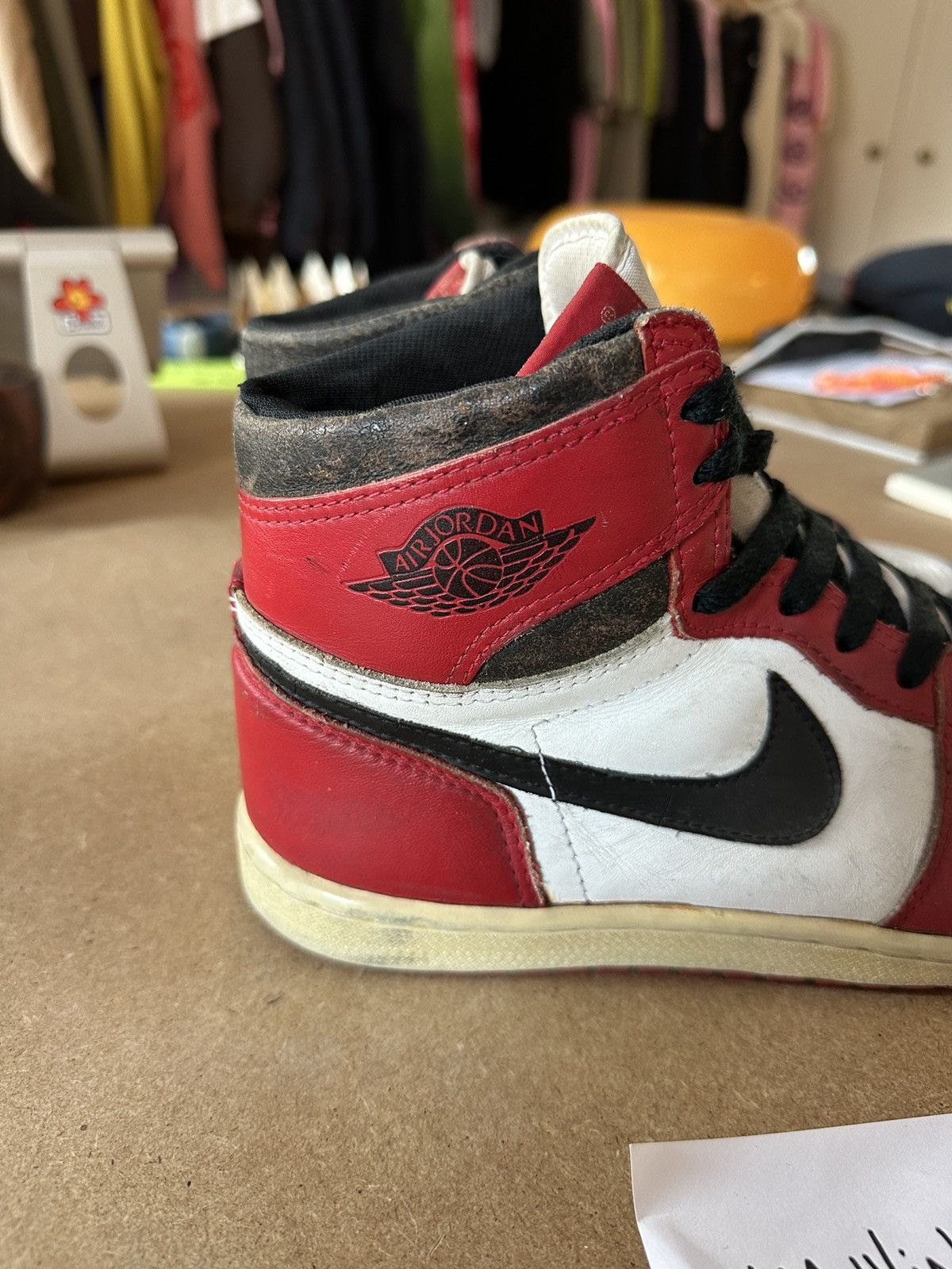 Jordan Brand Jordan 1 OG Chicago 1985 Size US 8.5 / EU 41-42 - 4 Thumbnail