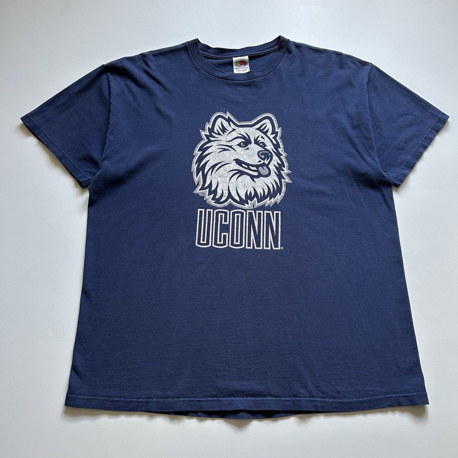 Vintage UCONN Huskies T-Shirt Size XL Y2K NCAA University