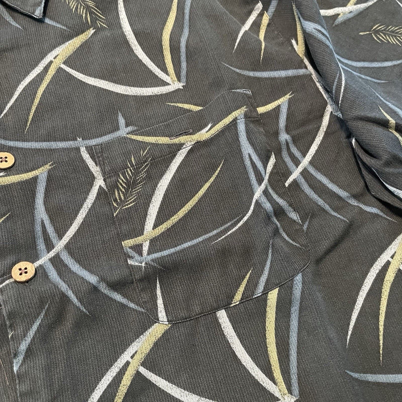 Tommy Bahama Tommy Bahama Men’s XL Black Hawaiian Floral Shirt Vtg Style Size US XL / EU 56 / 4 - 4 Thumbnail